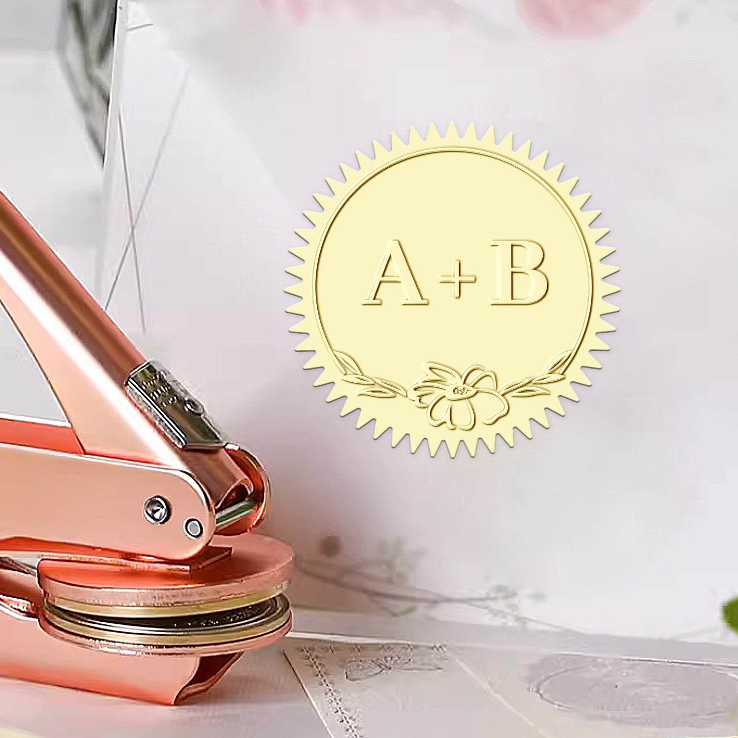 Timbre à sec Initial Monogramme de Mariage Fleur Personnalisé 1-101